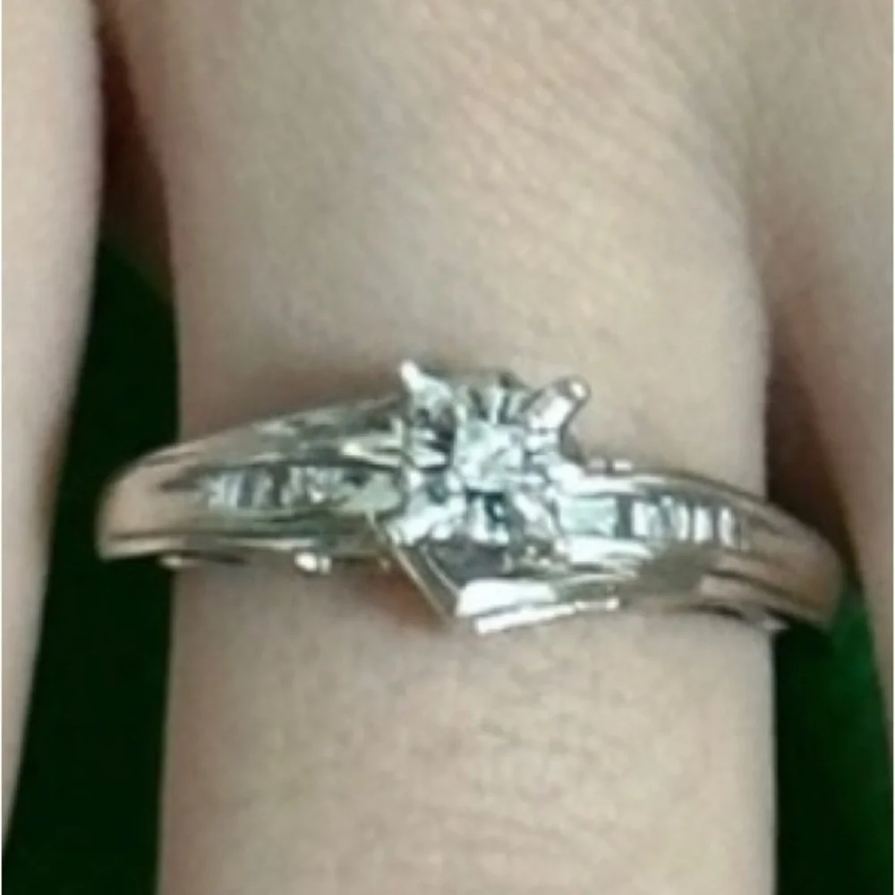 Diamonds real 10k real solid gold ring​​ size 7